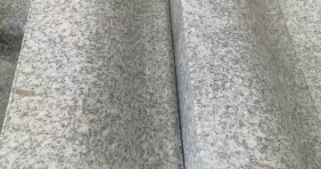 临沂芙蓉白S型拉丝面路沿石