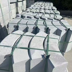 临沂 芝麻灰弧形路沿石