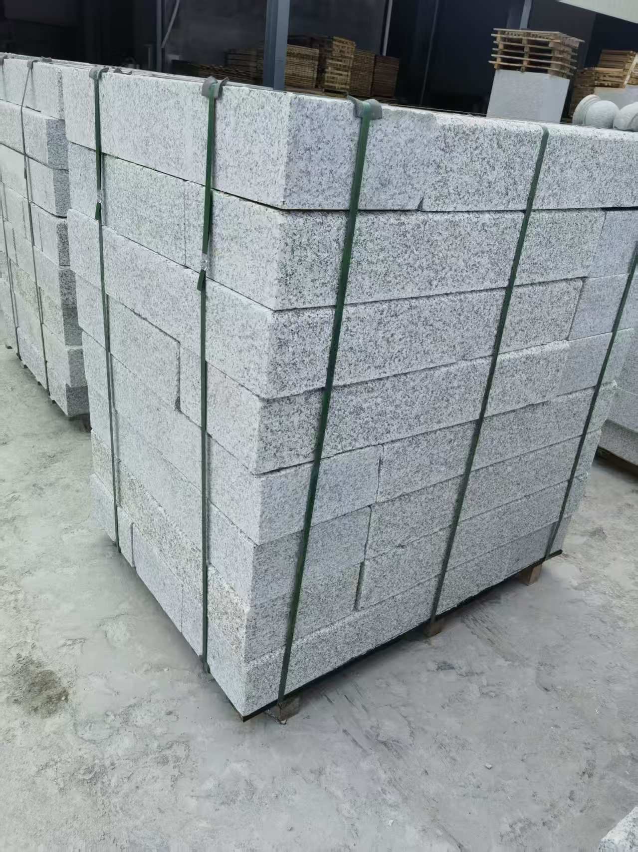 临沂 芙蓉白火烧两面路沿石