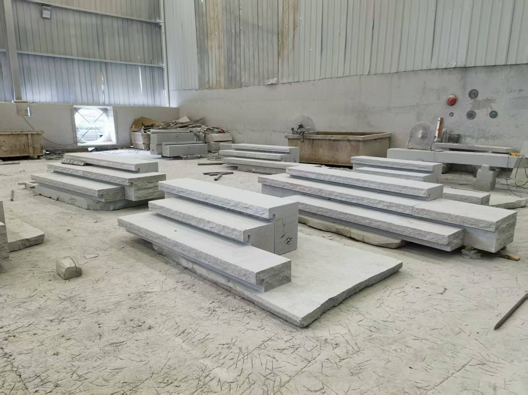 临沂 整石台阶（大面火烧+侧面自然面），出货前厂内拼装