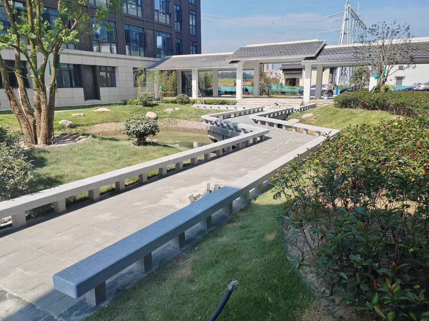 临沂 芝麻灰小区坐凳&栏杆安装效果