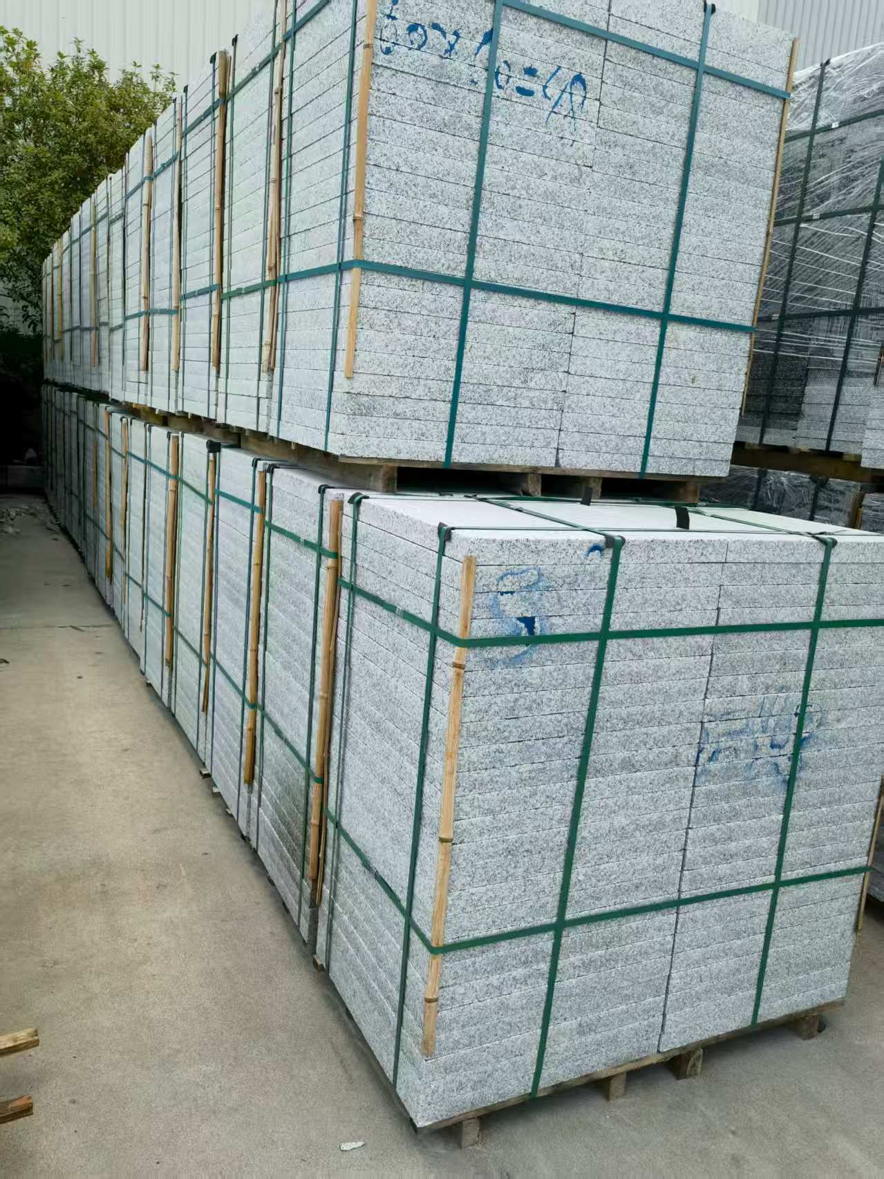 临沂 大花芙蓉白火烧成品，市政园林广场地铺石