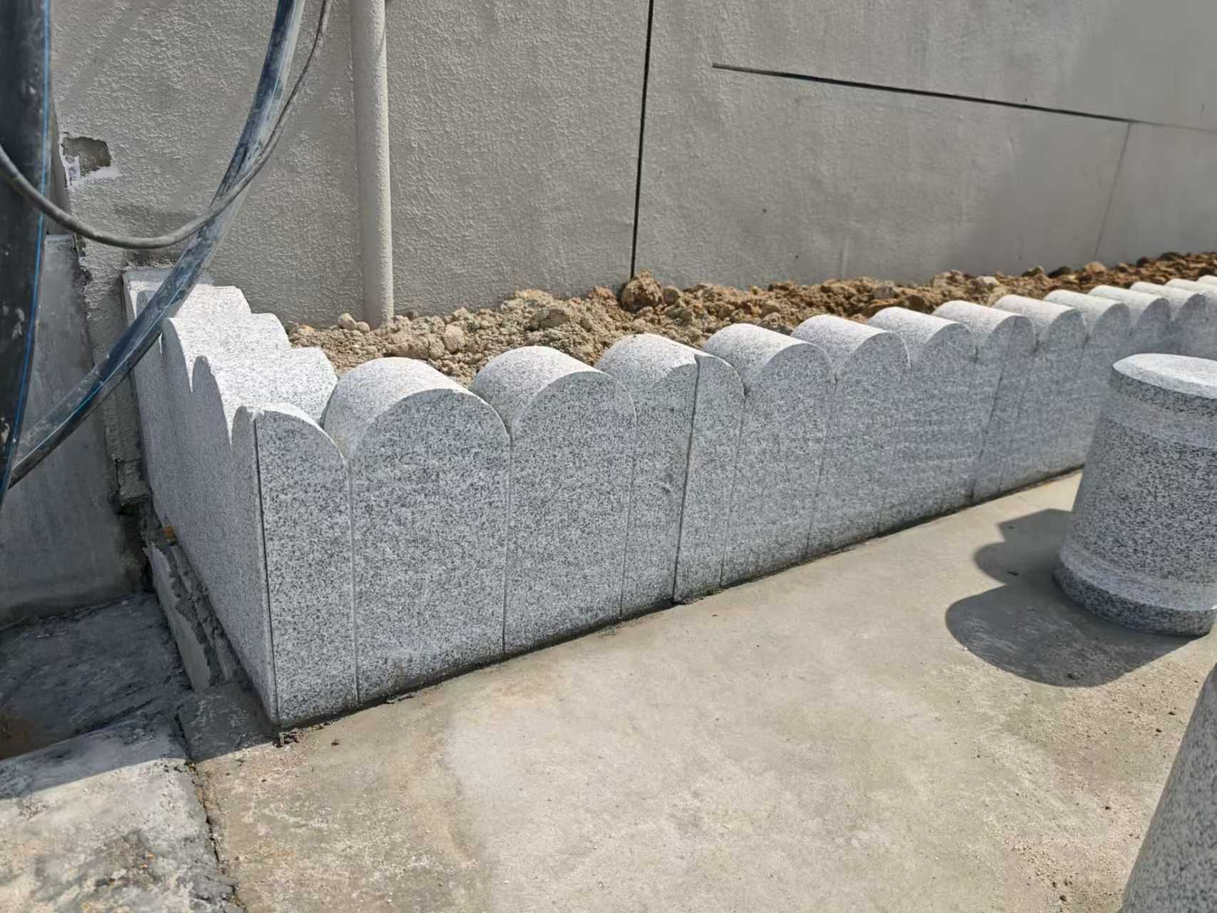 临沂 芝麻白花岗岩花边石铺装效果图